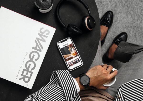 A Unique Analog-Hybrid Monophonic Synthesizer